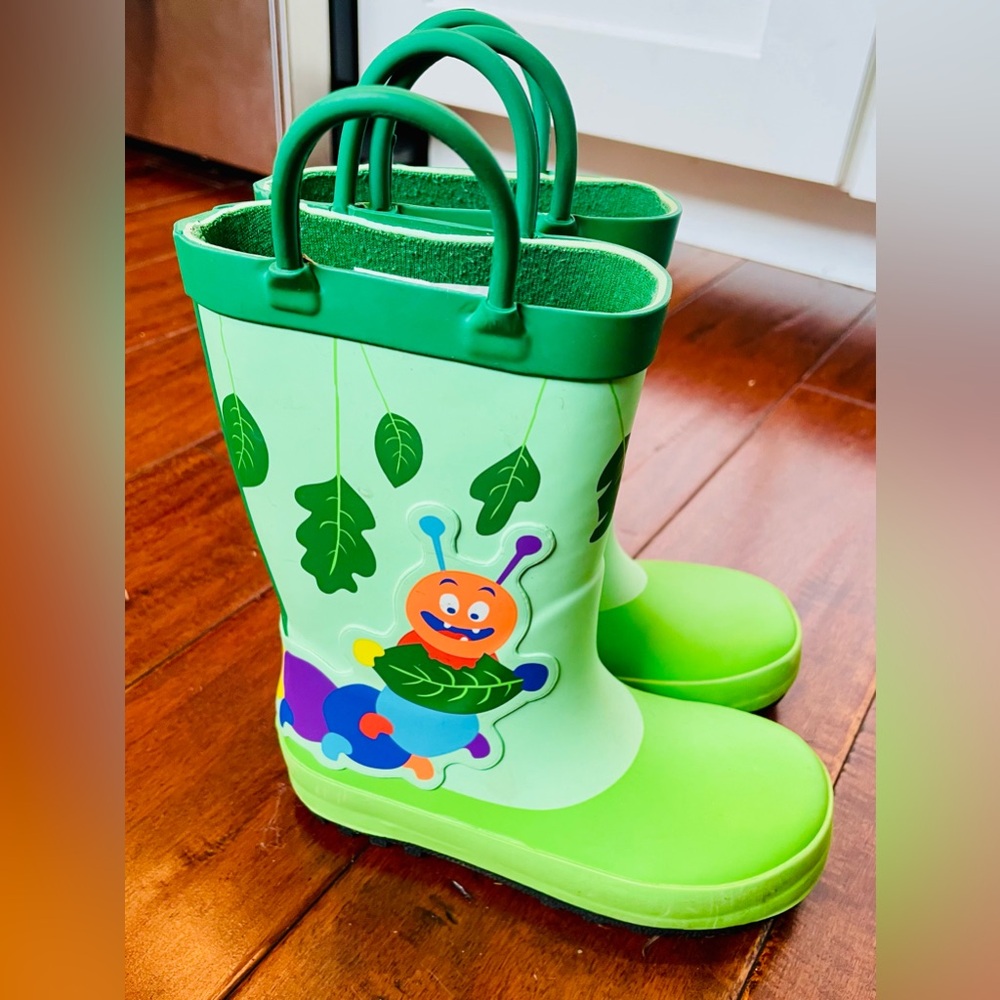 Cat & Jack Kids’ Green Caterpillar Rain Boots Size 9
